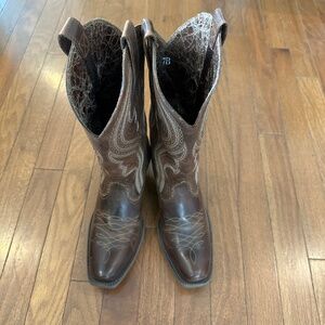 Ariat cowboy boots like new